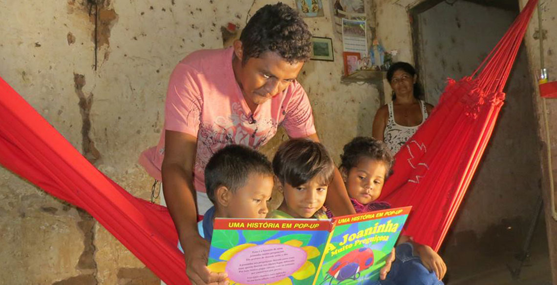 Rallyteca: 10.000 livros distribuídos em rally para comunidades do sertão onde a estrada não chega