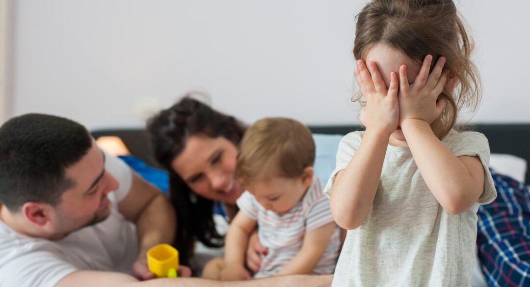 Tenho uma criança ciumenta em casa: o que fazer?