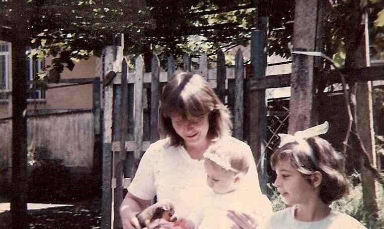 Eu, minha mãe e minha irmã (Foto de arquivo pessoal)
